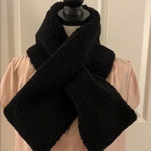 New black scarf by INC